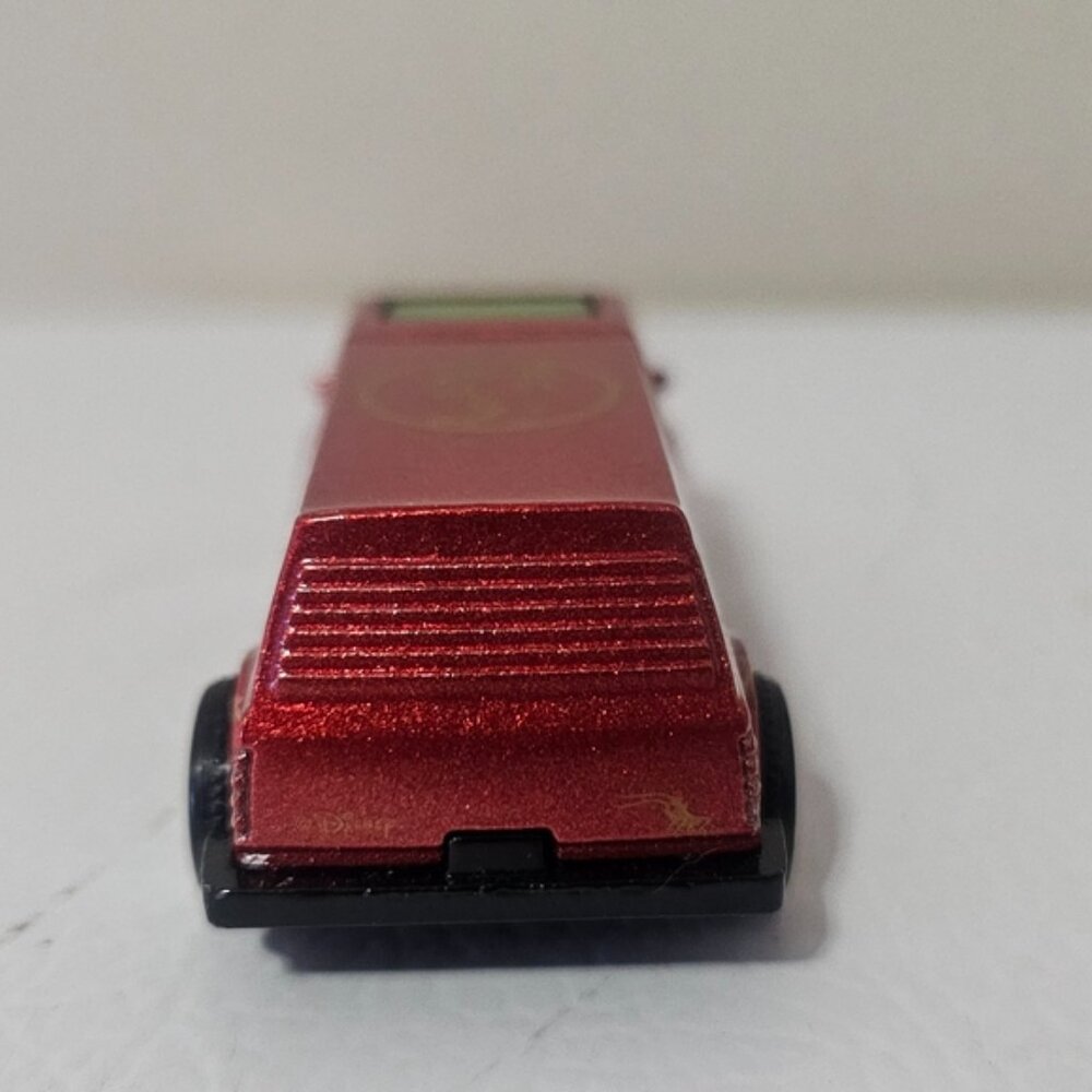 Hot Wheels Disney Mulan '69 Volkswagen Squareback Dream Van - Picture 4 of 6